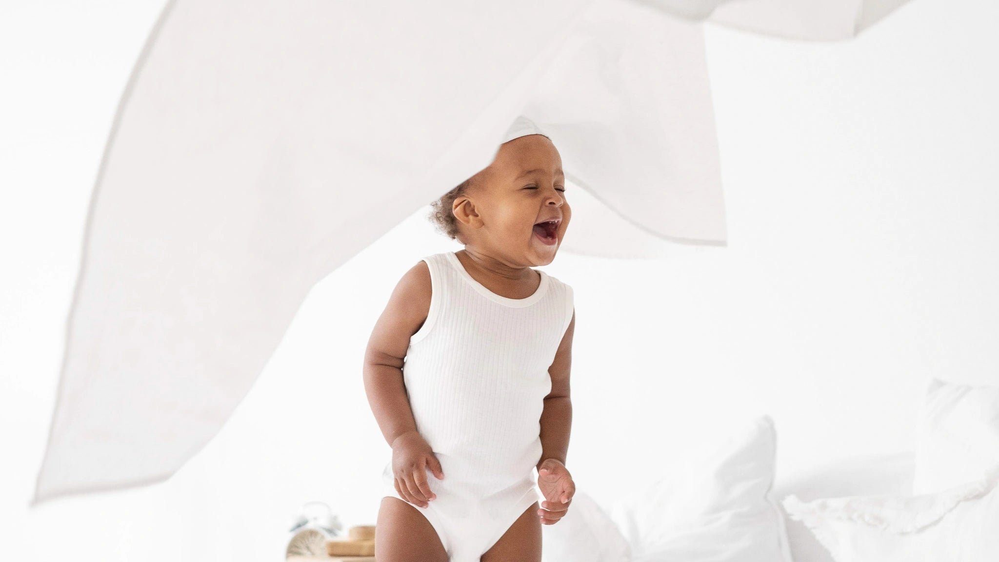 Fraldas de bebé desenvolvidas para conforto contínuo e cuidado da pele sensível